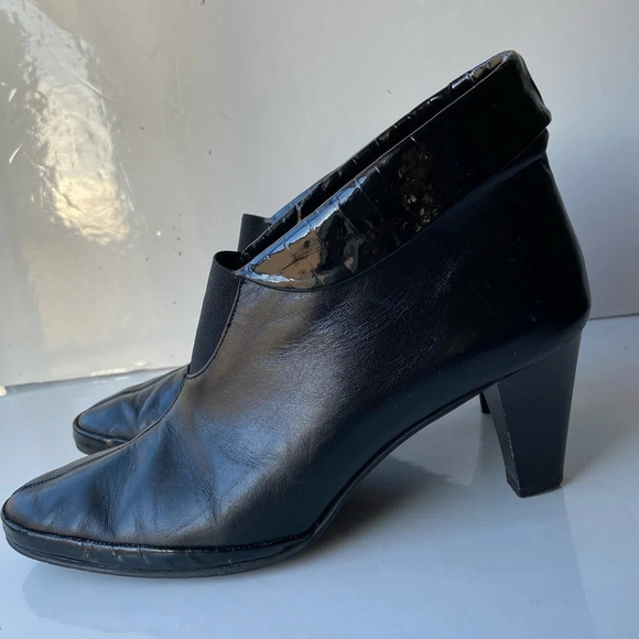 Amalfi by Rangoni Gara suede/ leather ankle heel booties Sz 10.5  B - Picture 5 of 10